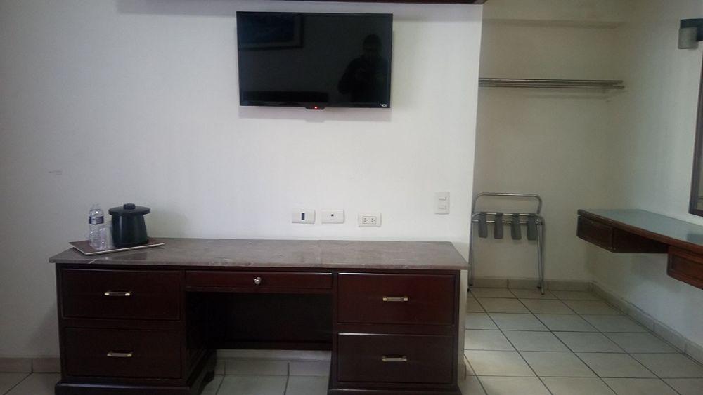 Hotel Bugambilia Hermosillo Bagian luar foto