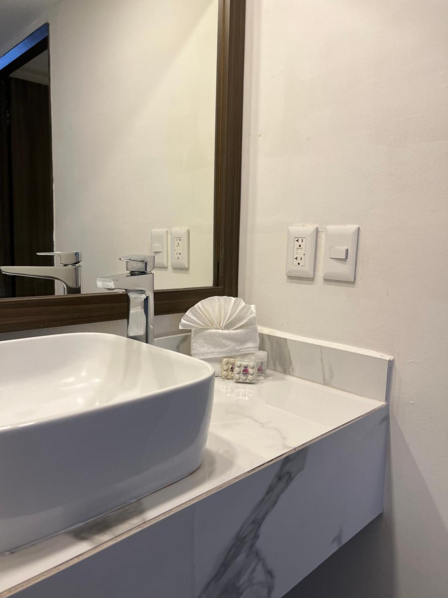 Hotel Bugambilia Hermosillo Bagian luar foto