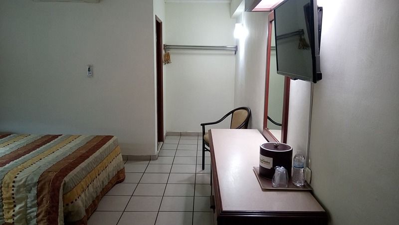 Hotel Bugambilia Hermosillo Bagian luar foto