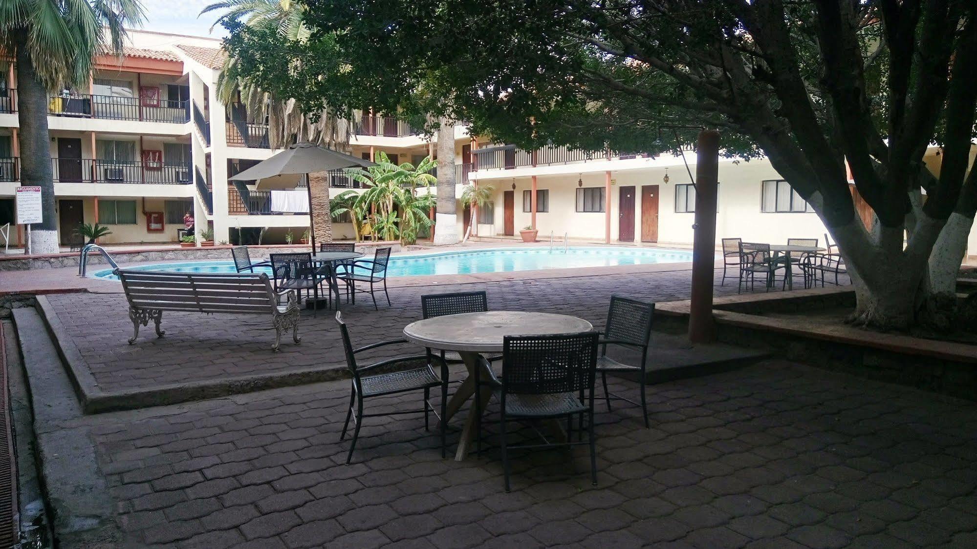 Hotel Bugambilia Hermosillo Bagian luar foto