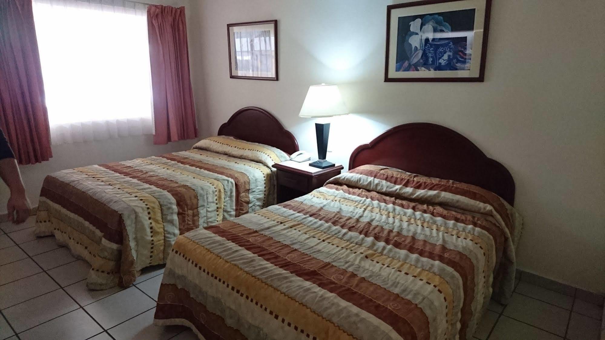Hotel Bugambilia Hermosillo Bagian luar foto